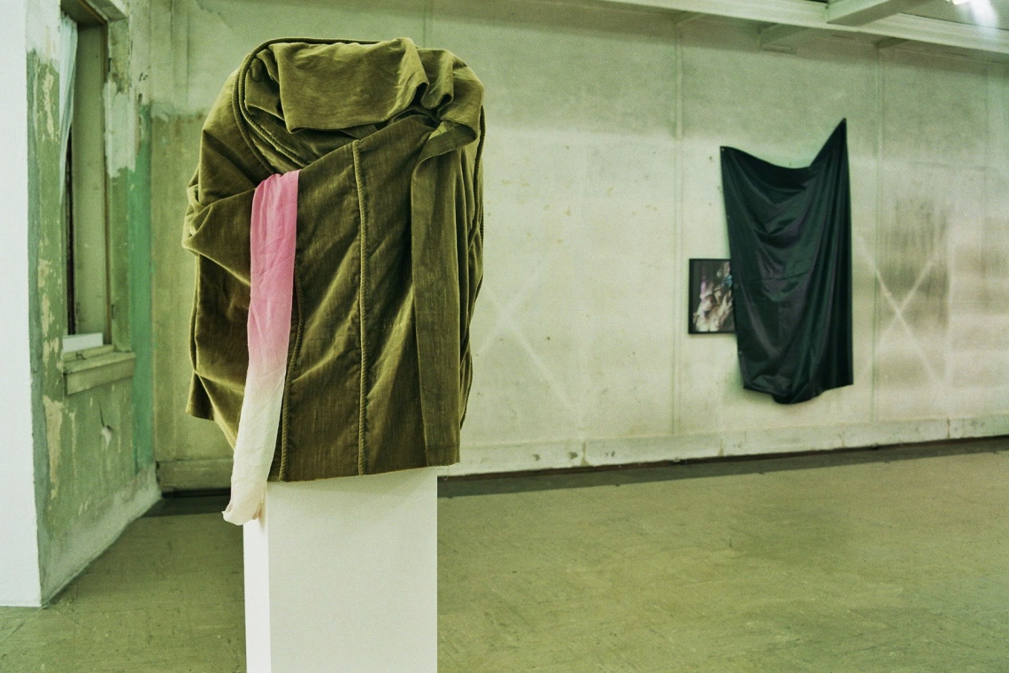Roman Blumenthal, Installationsansicht message salon 2010