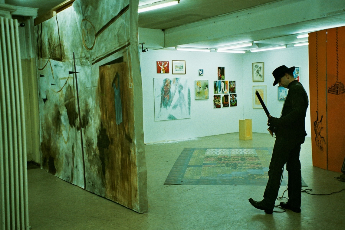 Friends&Lovers in Underground, Installationsansicht Perla-Mode. Performance: Der Schwärmer 