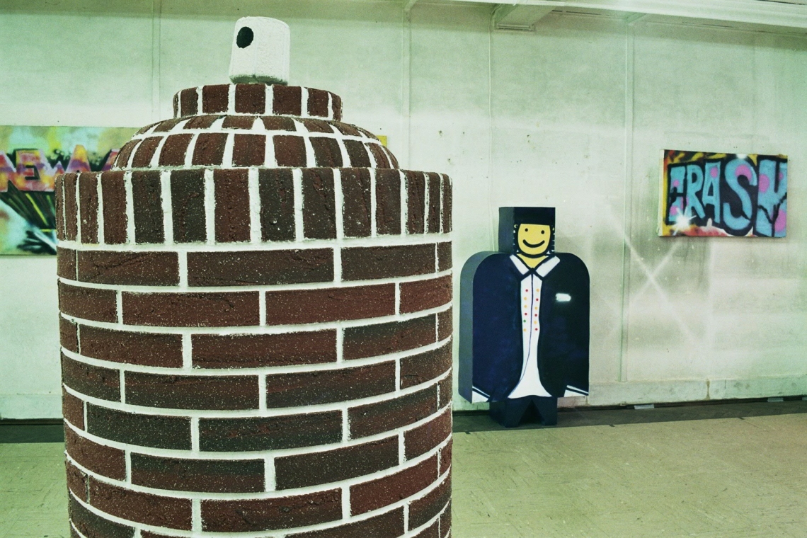 Installationsansicht. "Jewbox"  "Spray Can", "Graffiti"