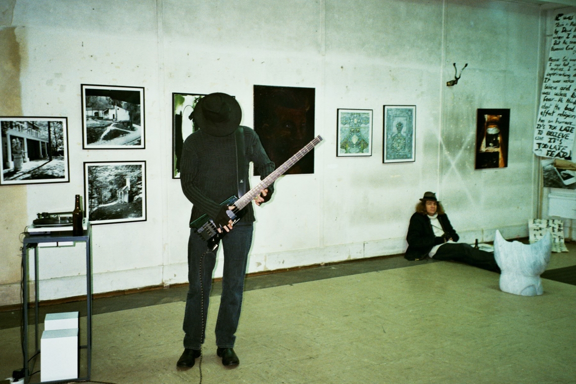 Friends&Lovers in Underground, Installationsansicht Perla-Mode Performance: Der Schwärmer 2013