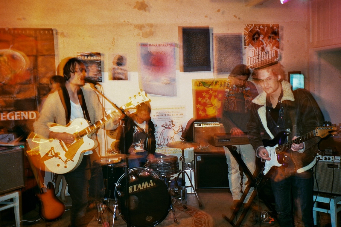 Friends&Lovers in Underground, Perla-Mode Foyer, Performance: Great Black Waters 2013