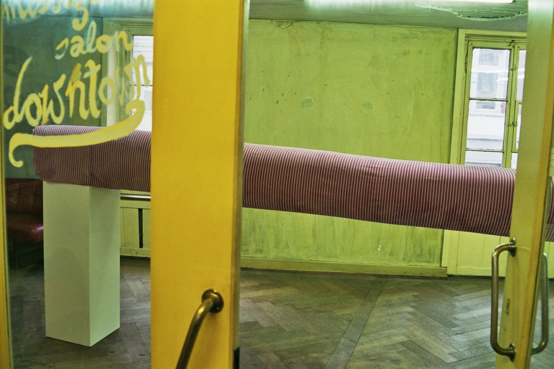 Roman Blumenthal, Installationsansicht message salon 2010