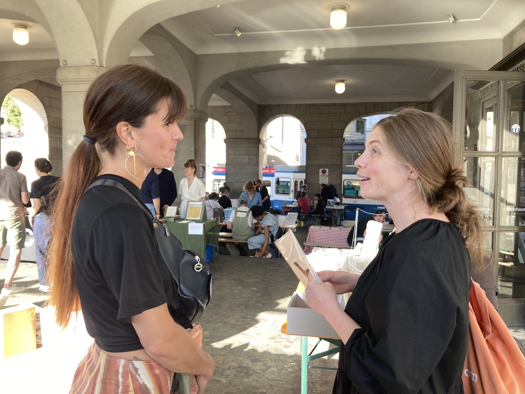 En route avec Madame l'Ambassadeur, Volumes Publisher Fair