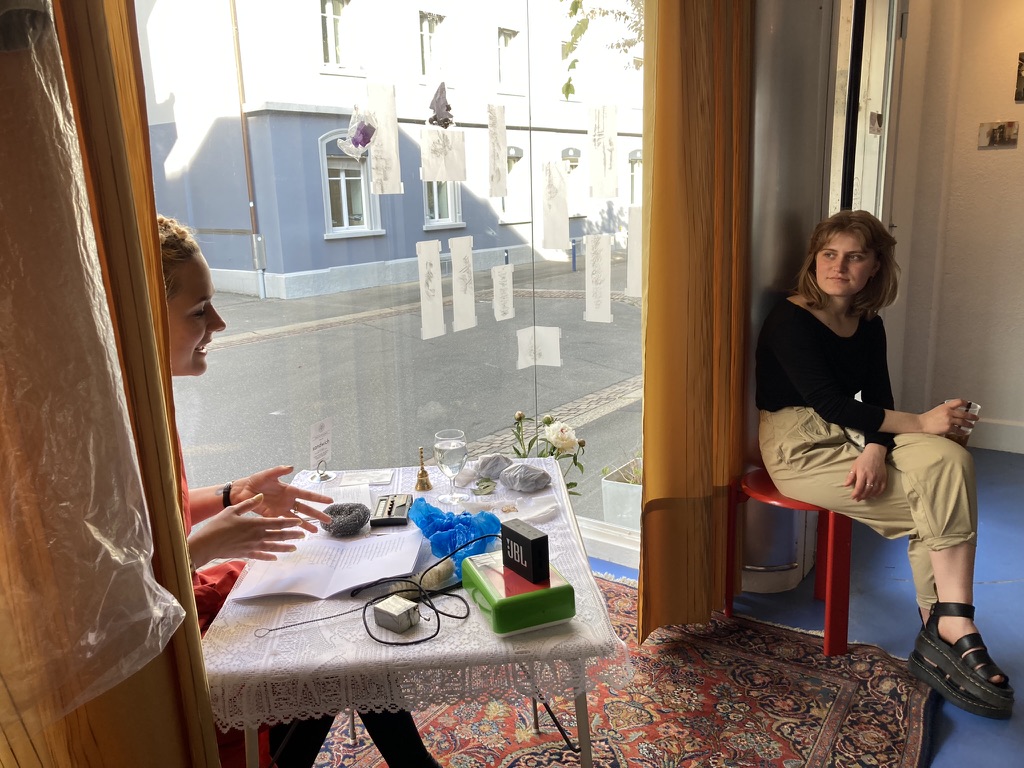 Performance, message salon embassy Réception