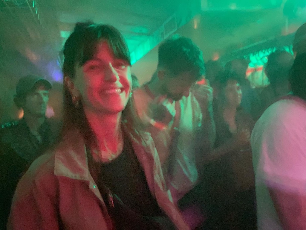 En route avec Madame l'Ambassadeur, Umbo, music club