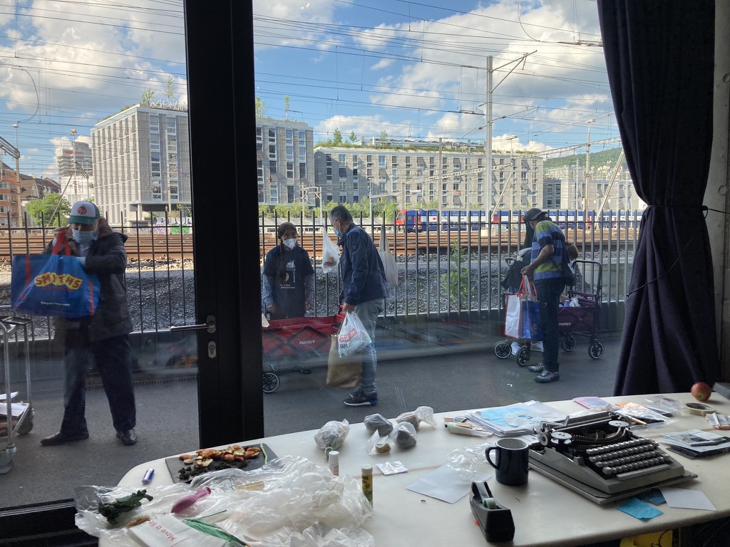 Blick aus dem Atelier auf den Robert-Stephenson-Weg