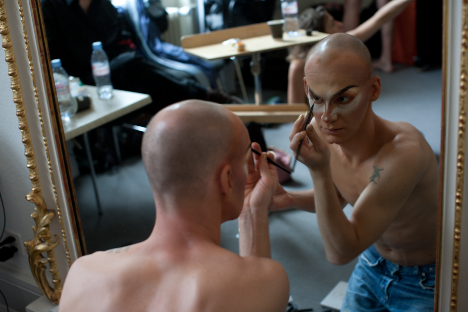 message salon ensemble zu Besuch in der Tonhalle, in der Garderobe mit Evalyn Eatdith ©2016 Ruth Erdt  