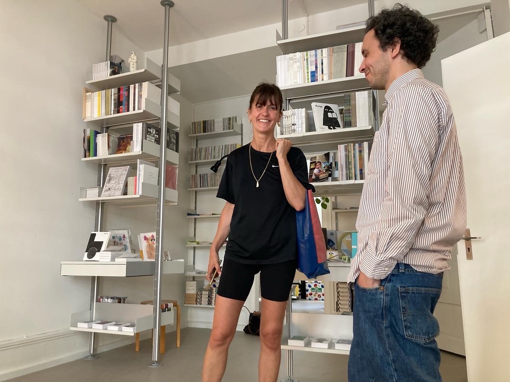 En route avec Madame l'Ambassadeur, Nieves Bookstore