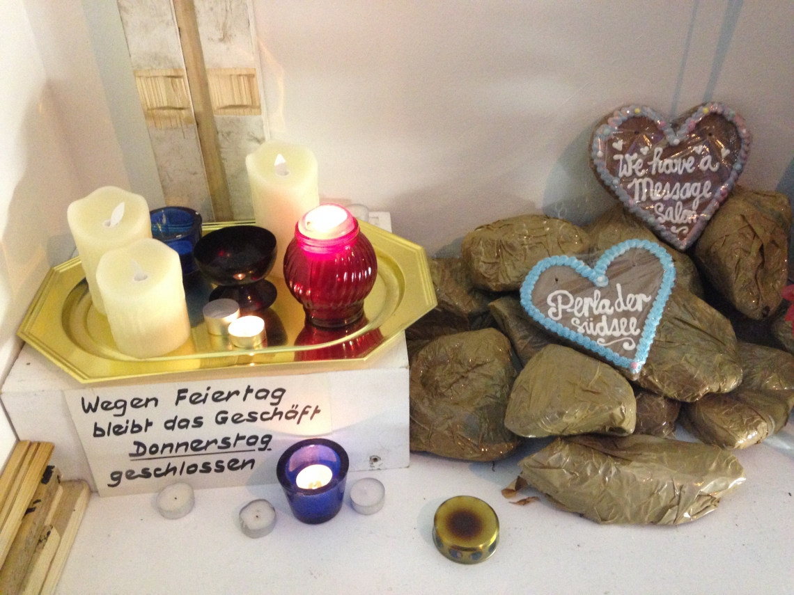 message salon Perla-Mode 2006–2013 The Memorial Window 