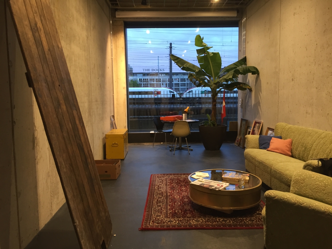 message salon embassy Hotel. The studio