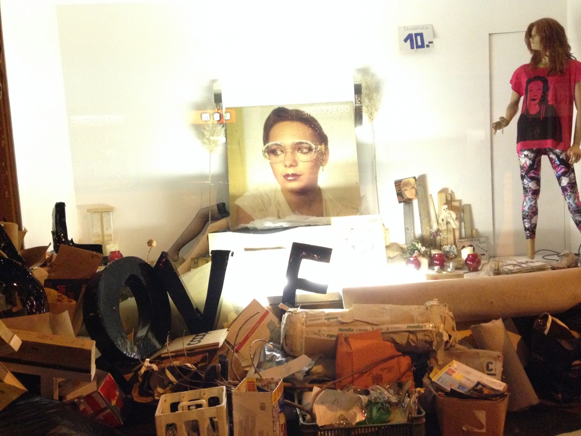 The Memorial Window und
Hausräumung