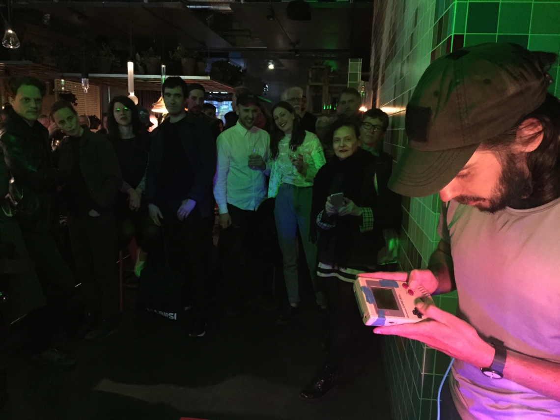 Lukatoyboy plays the gameboy