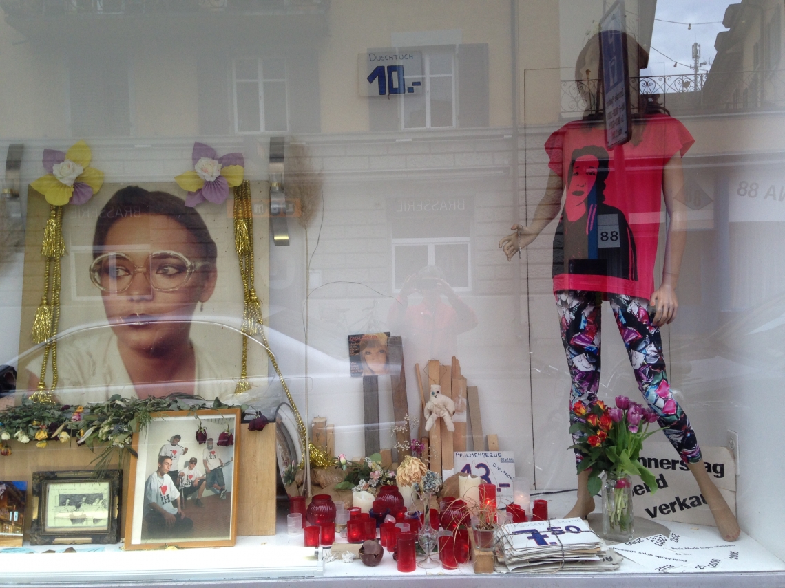 message salon Perla-Mode 2006–2013 The Memorial Window 