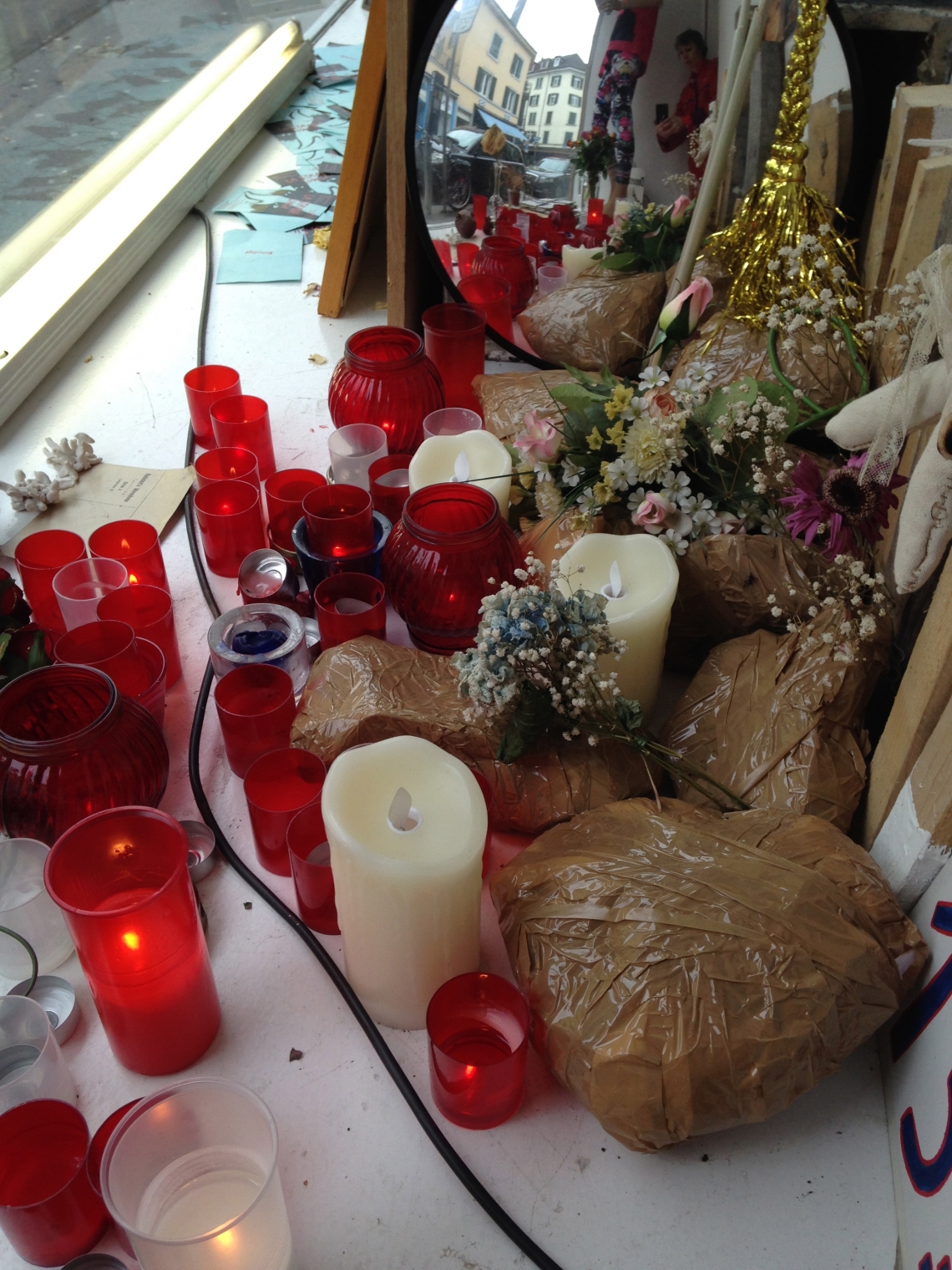 message salon Perla-Mode 2006–2013 The Memorial Window 