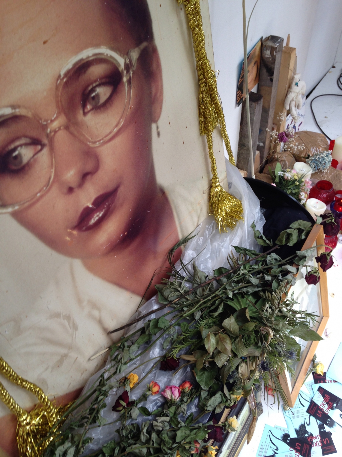 message salon Perla-Mode 2006–2013 The Memorial Window 