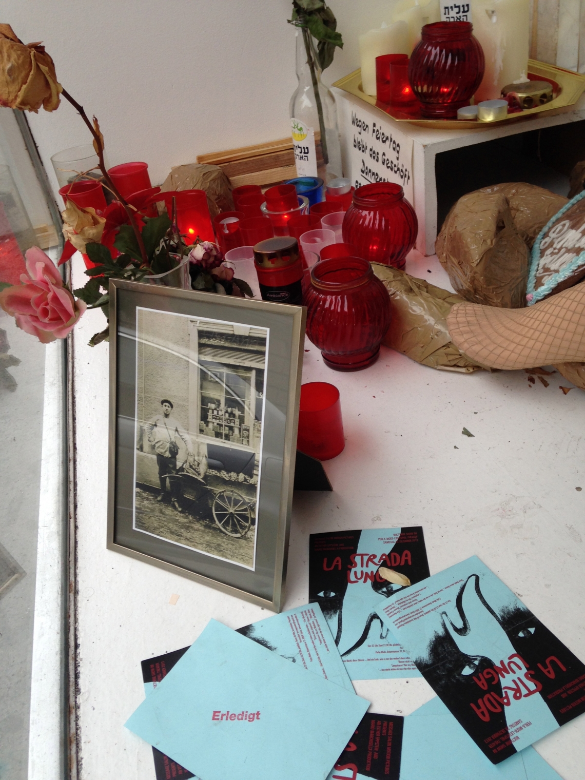 message salon Perla-Mode 2006–2013 The Memorial Window 