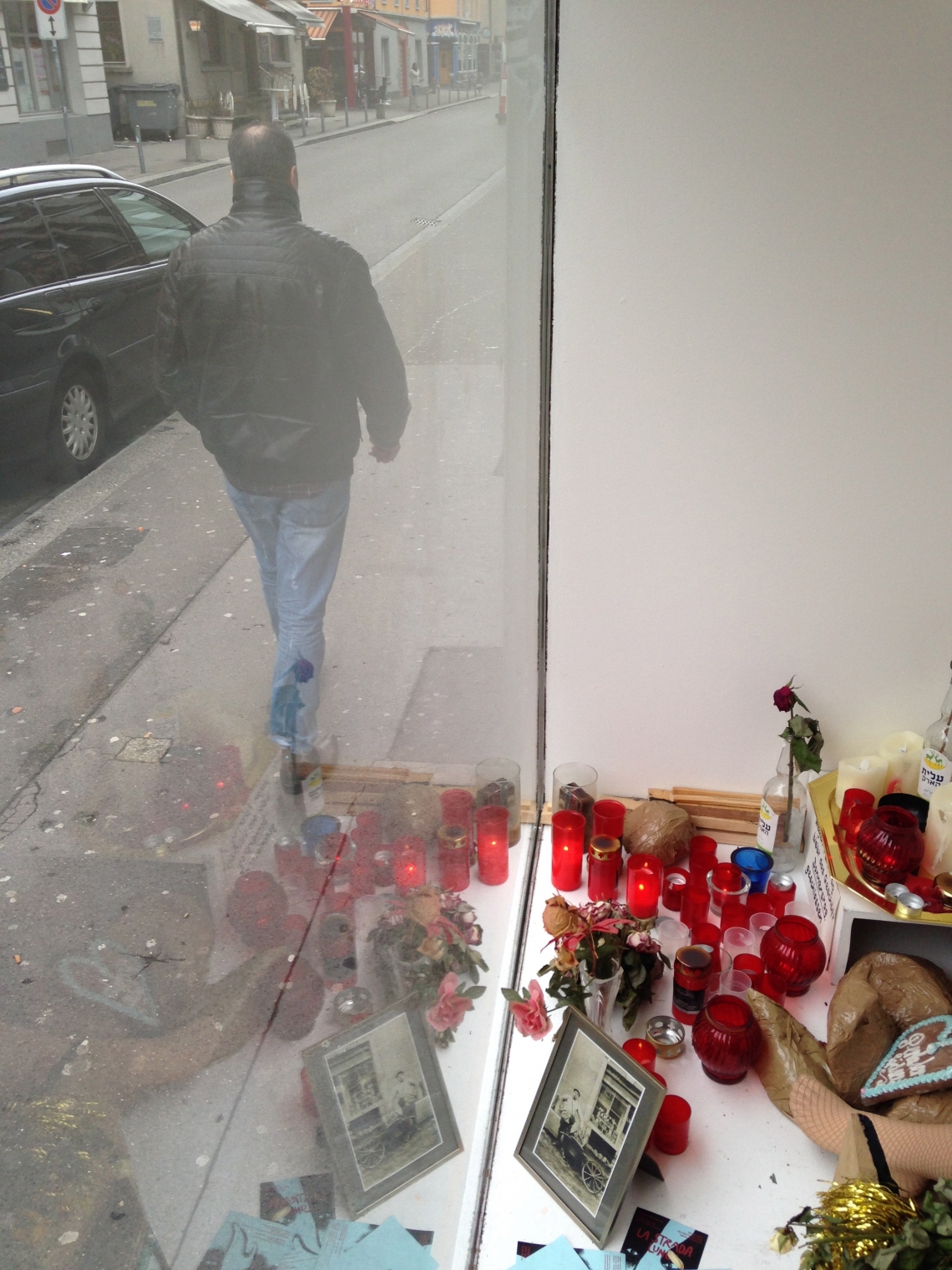 message salon Perla-Mode 2006–2013 The Memorial Window 