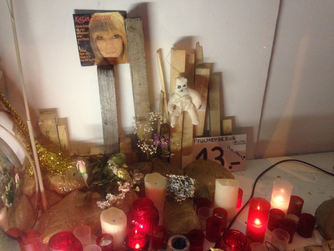 message salon Perla-Mode 2006–2013 The Memorial Window 