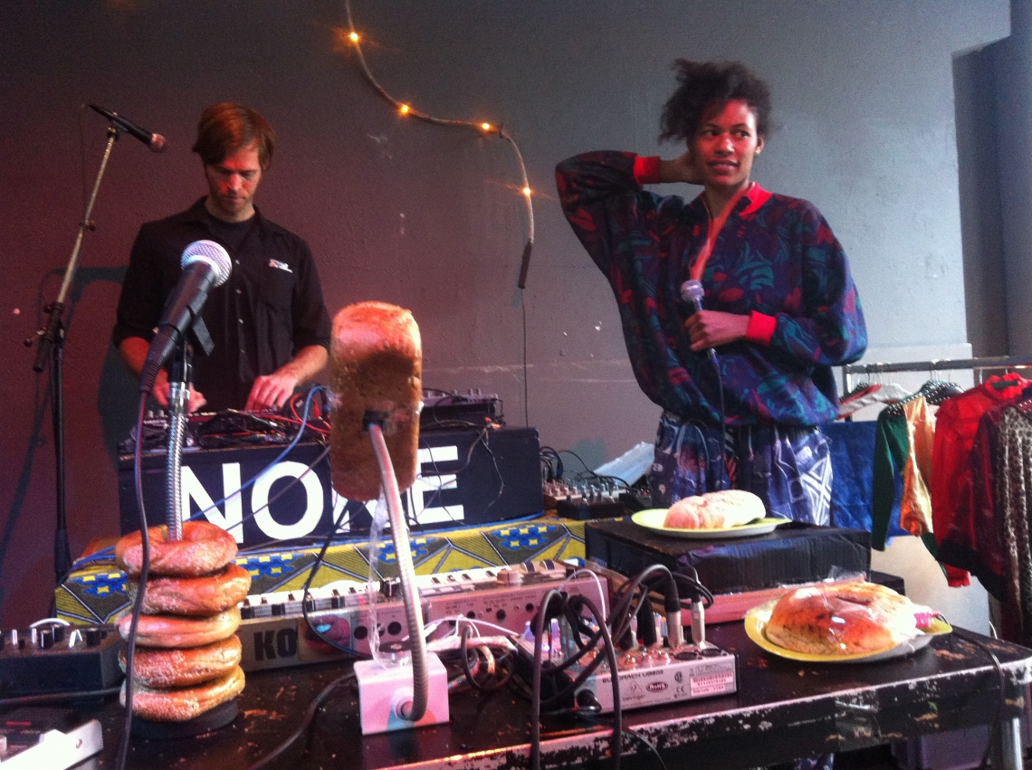 message salon Backsteinparty, None of Them and Sandwiches