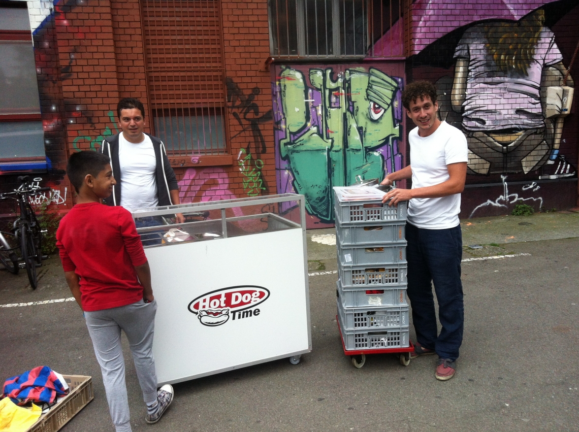 message salon Backsteinparty, El Compañero