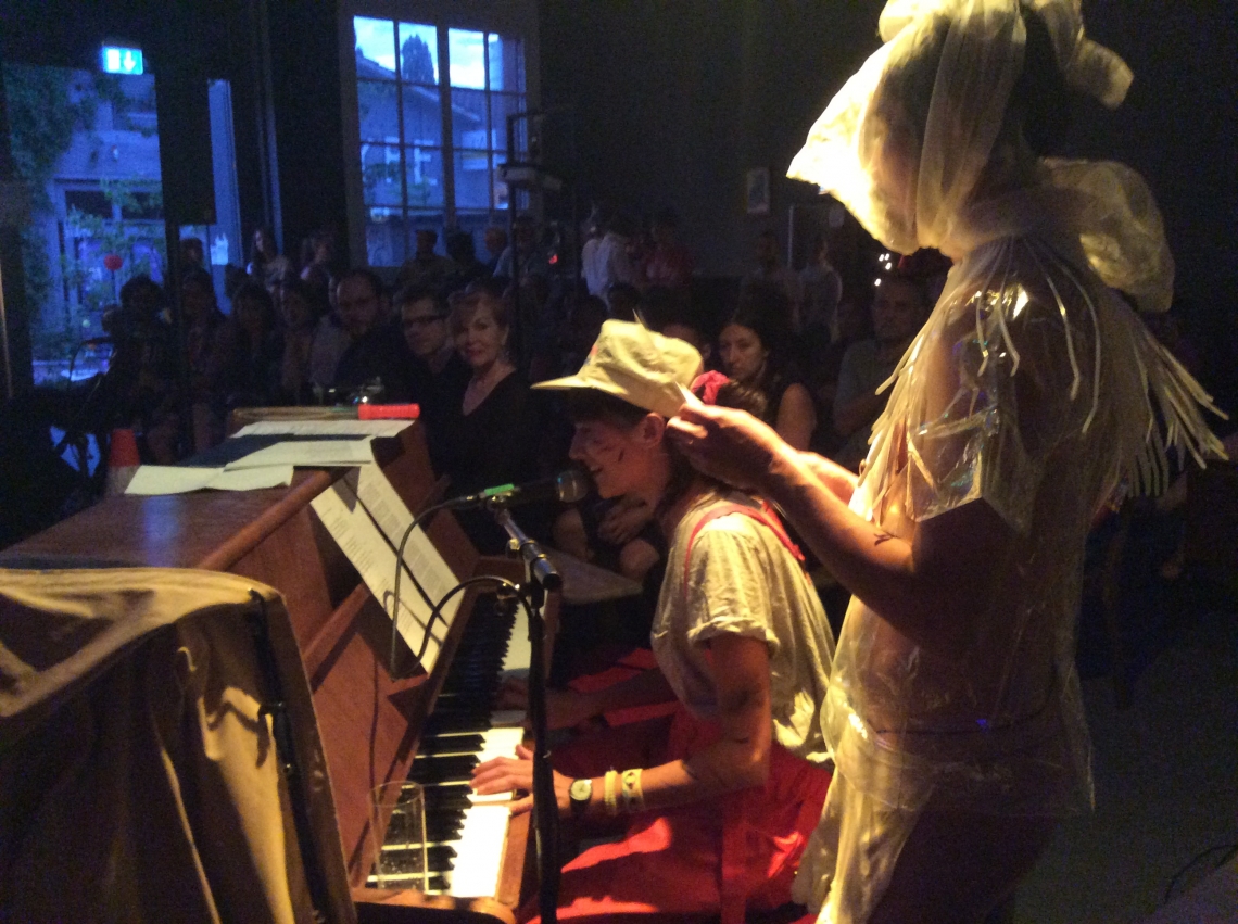 Chaostage mit Intro von Ajana Dracula und Wung the Heartist 