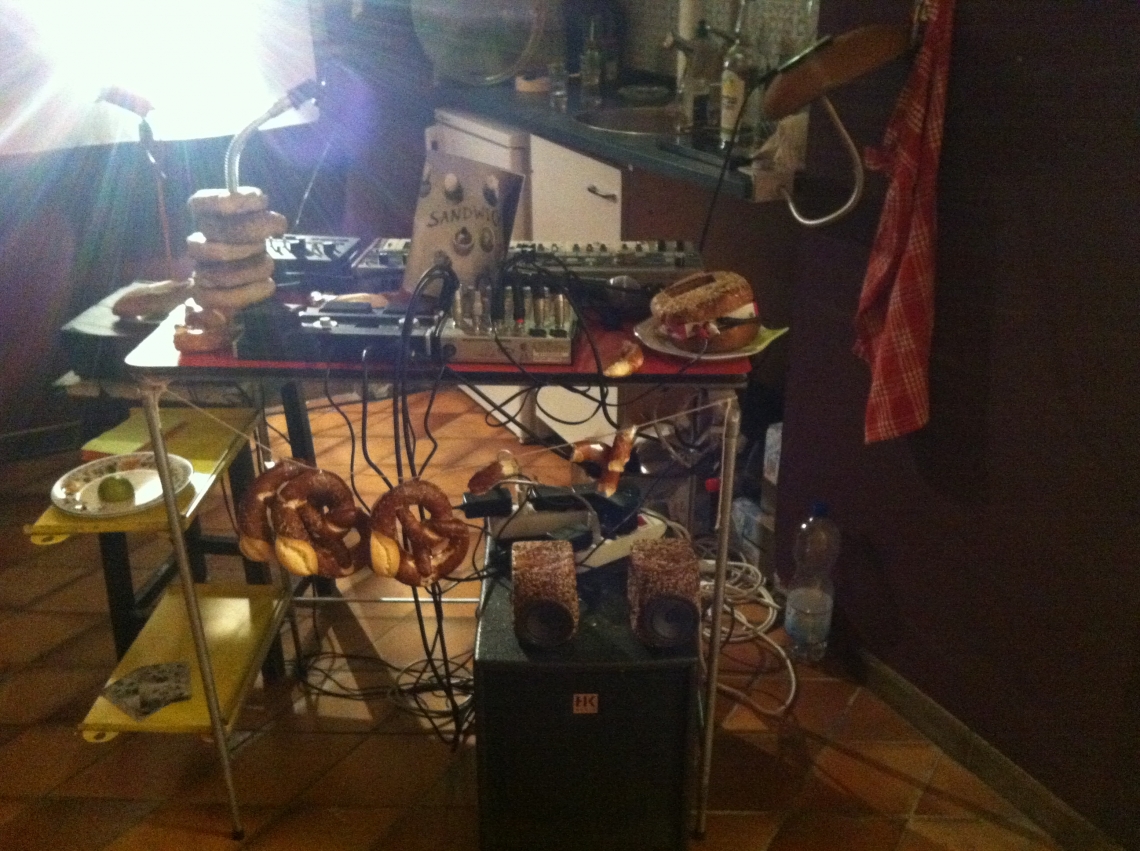 Señor Sandwich live at message salon embassy!