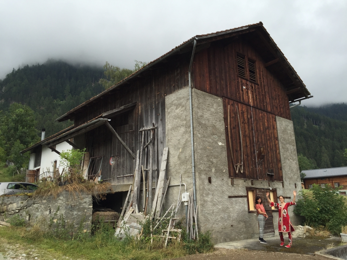 Ella meets soundartist Stini Arn in Pignia