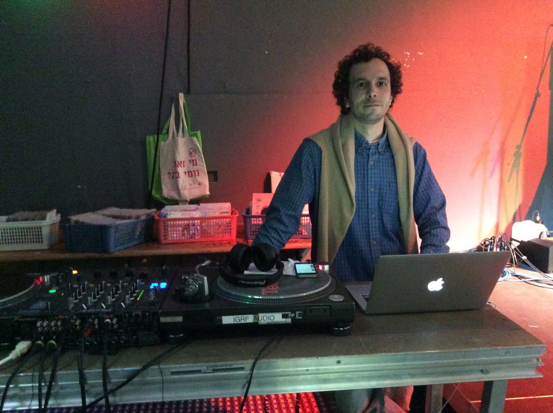 Auch DJ Penis legt auf