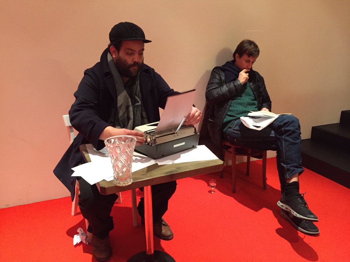 Literatur für das, was passiert  mit Maruan Paschen