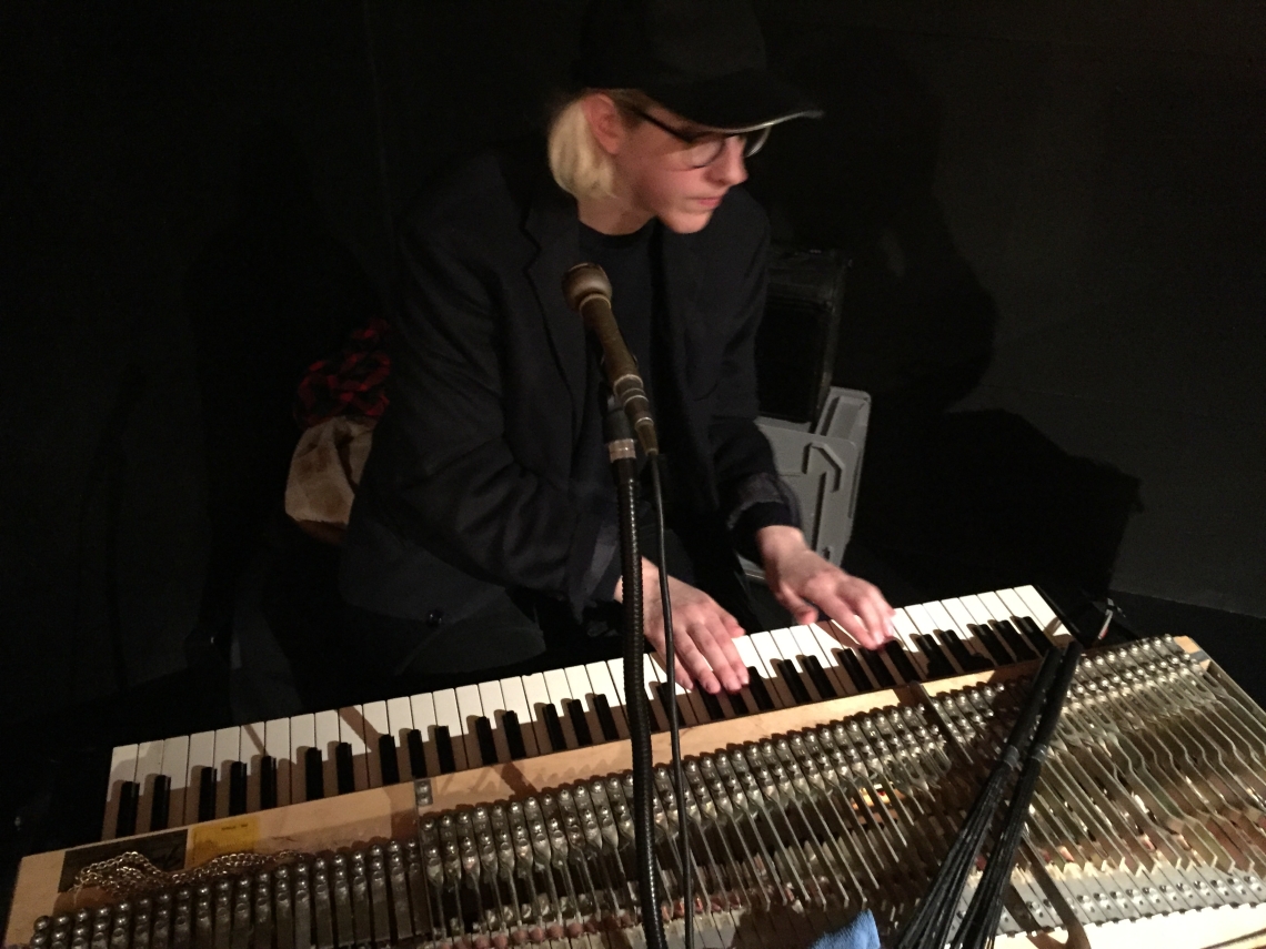 Texttape, Musikalische Pausen mit Circumstances