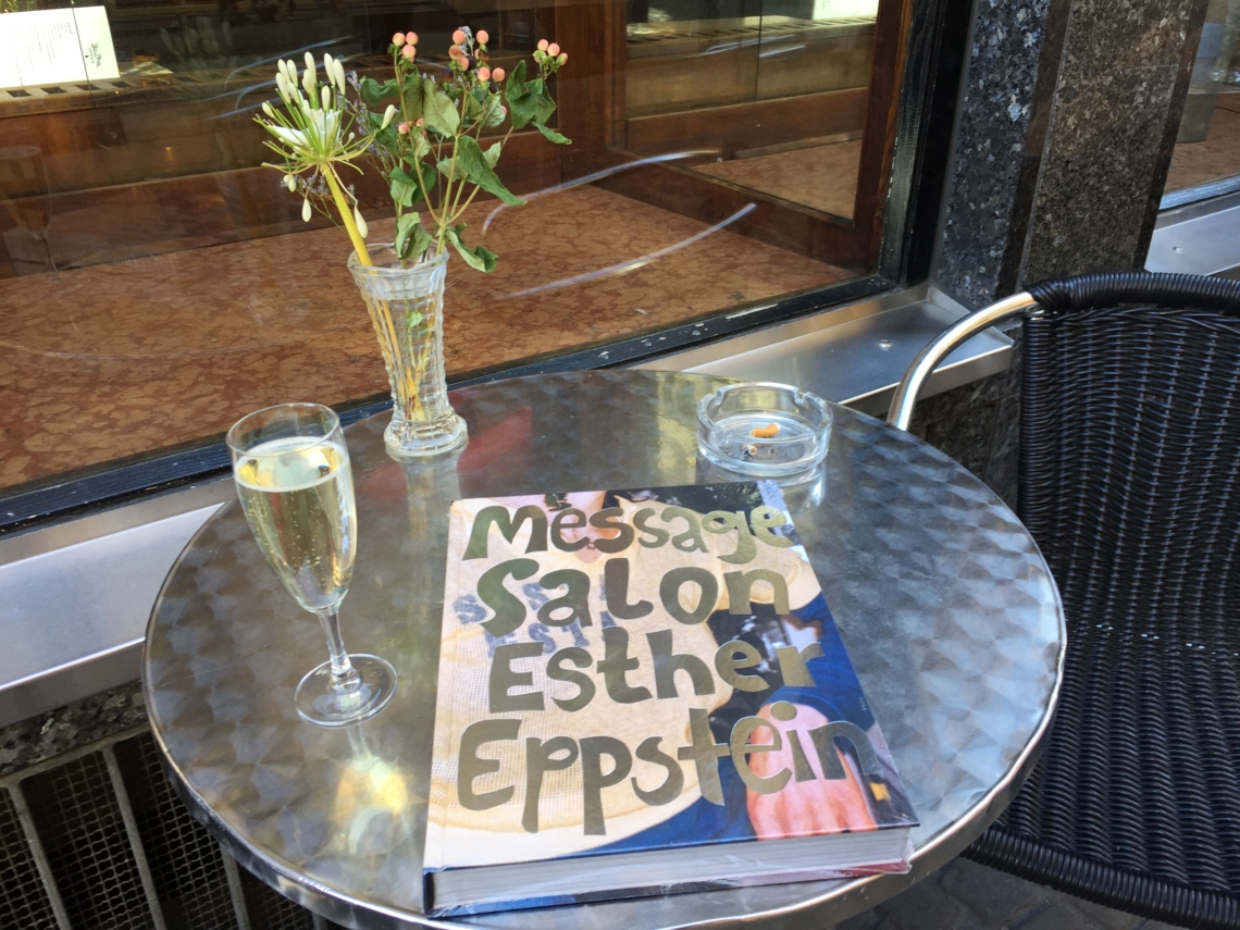 «Esther Eppstein message salon»
©Verlag Scheidegger & Spiess. 688 Seiten, 195 farbige und 519 sw Abbildungen, 2,5 Kg,
22 x 29.5 cm