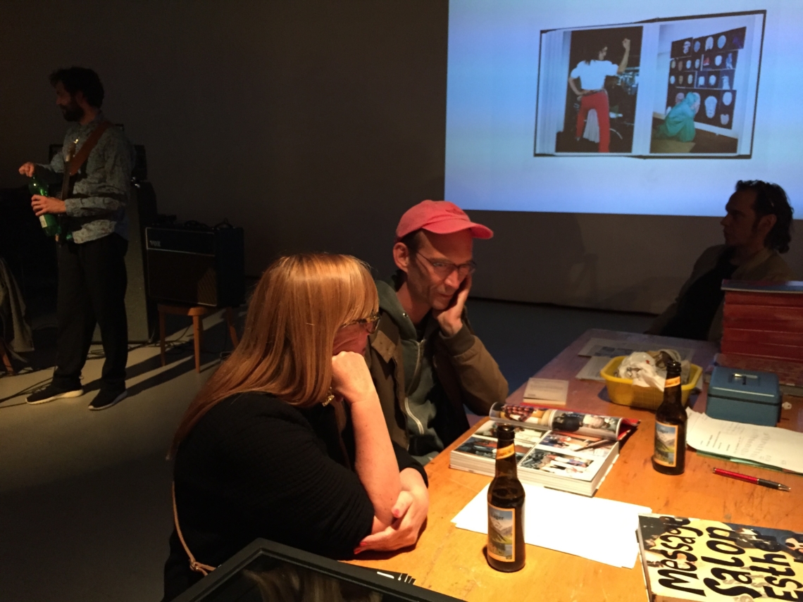 «Esther Eppstein message salon» Installationsansicht