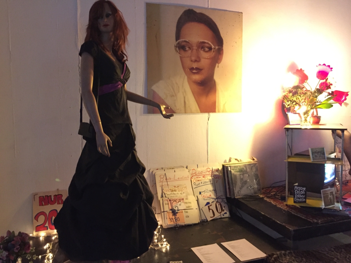 «Esther Eppstein message salon» Installationsansicht