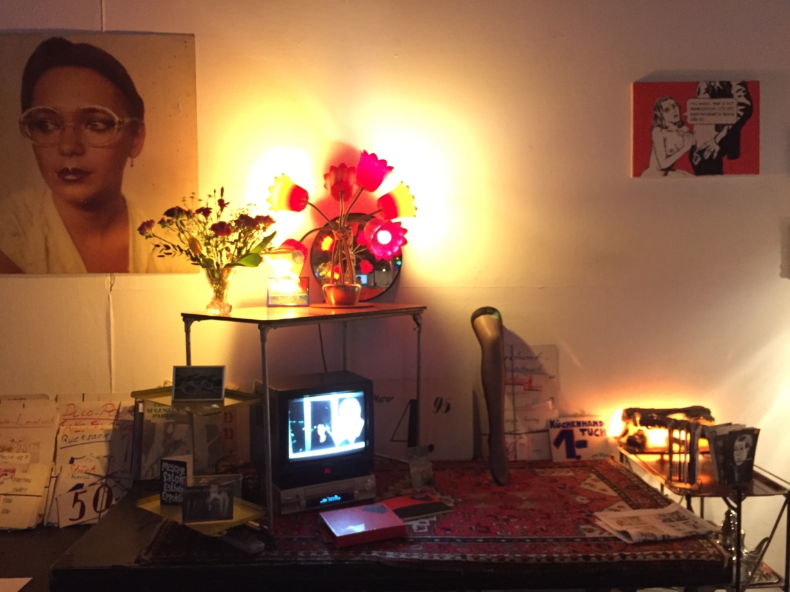 «Esther Eppstein message salon» Installationsansicht