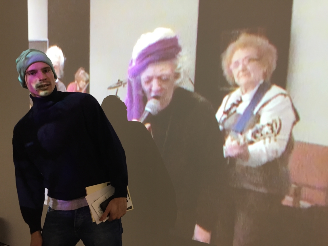 Visiting migros museum at Löwenbräu, in front of Christoph Büchels video "No Future"