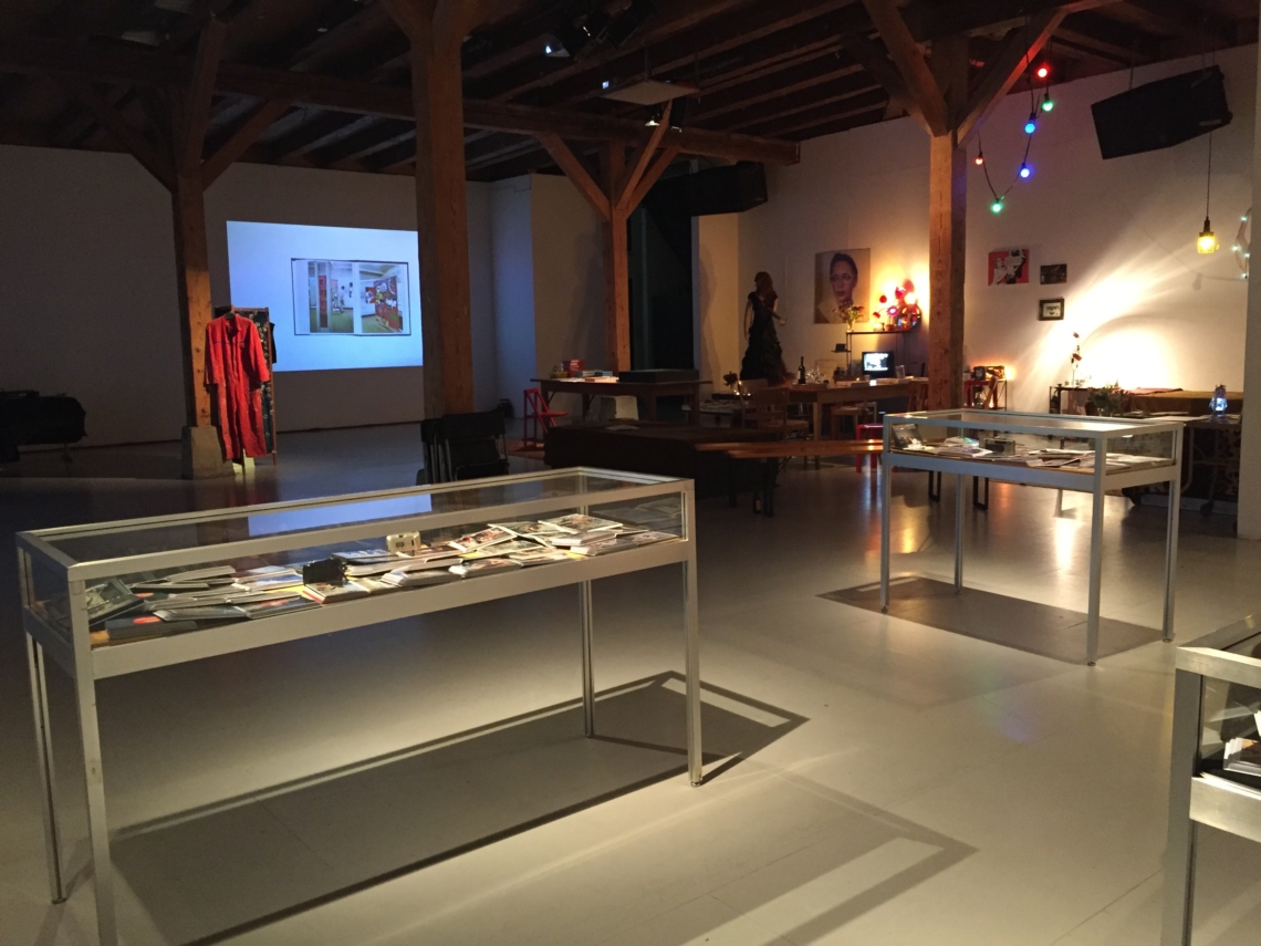 «Esther Eppstein message salon» Installationsansicht