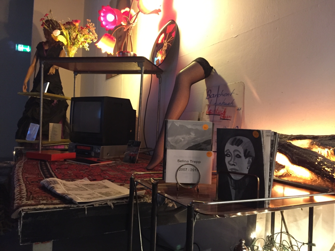 «Esther Eppstein message salon» Installationsansicht