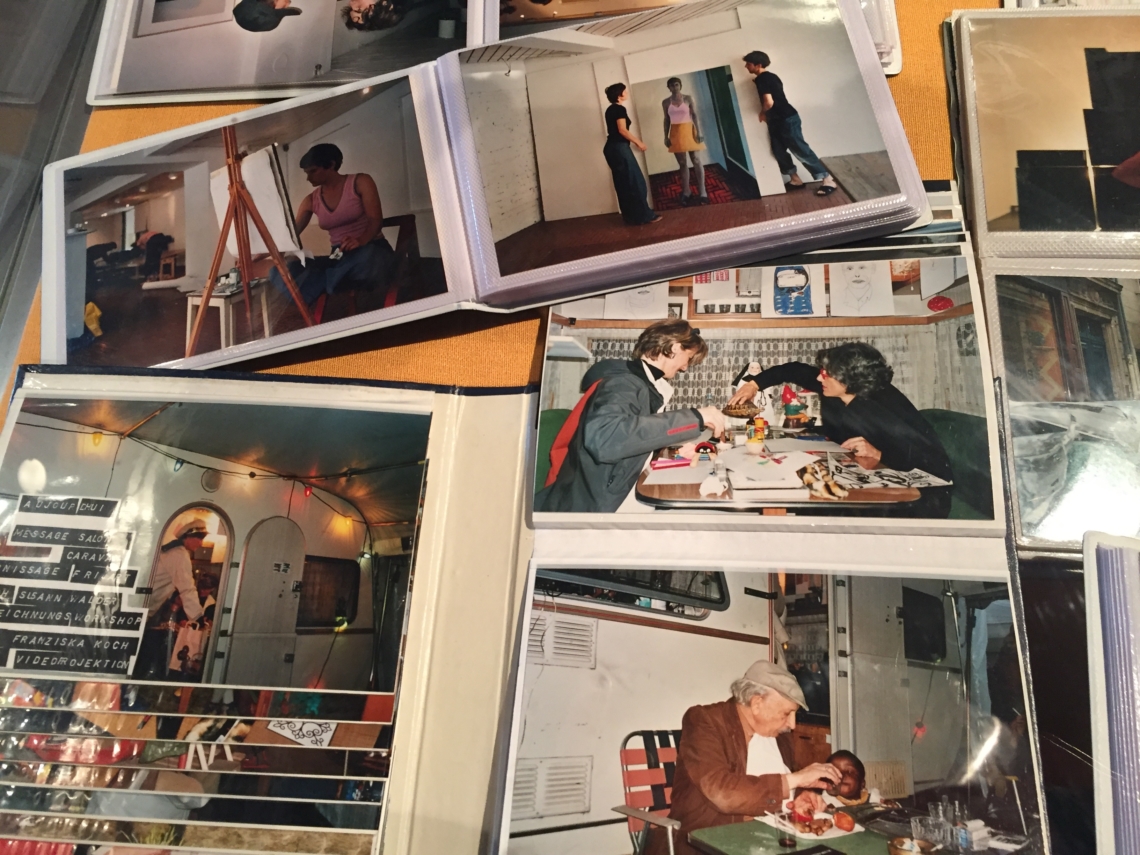 «Esther Eppstein message salon» Installationsansicht