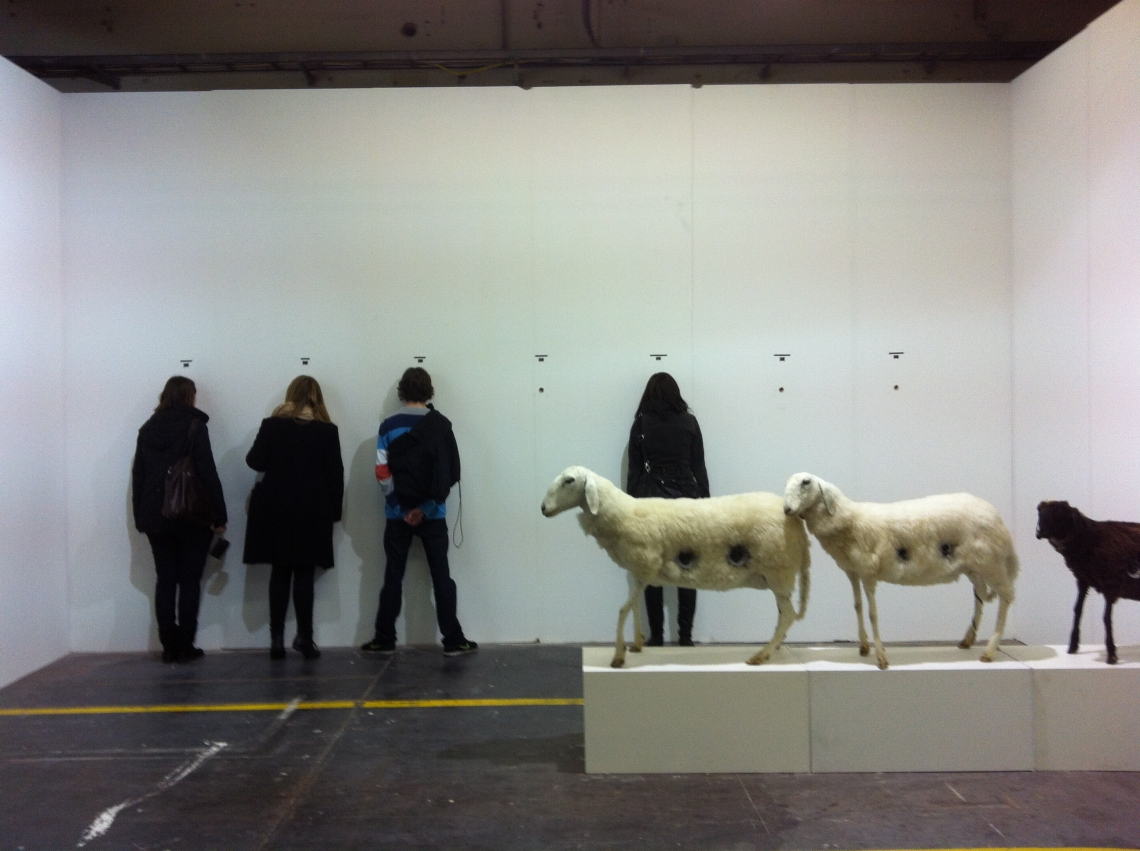 Installationsansicht. "Jewbox and Sheeps (Keenwood, Pioneer, Alpine) " "Youtube" Videos, Guckgläser, Zähler, Screens
