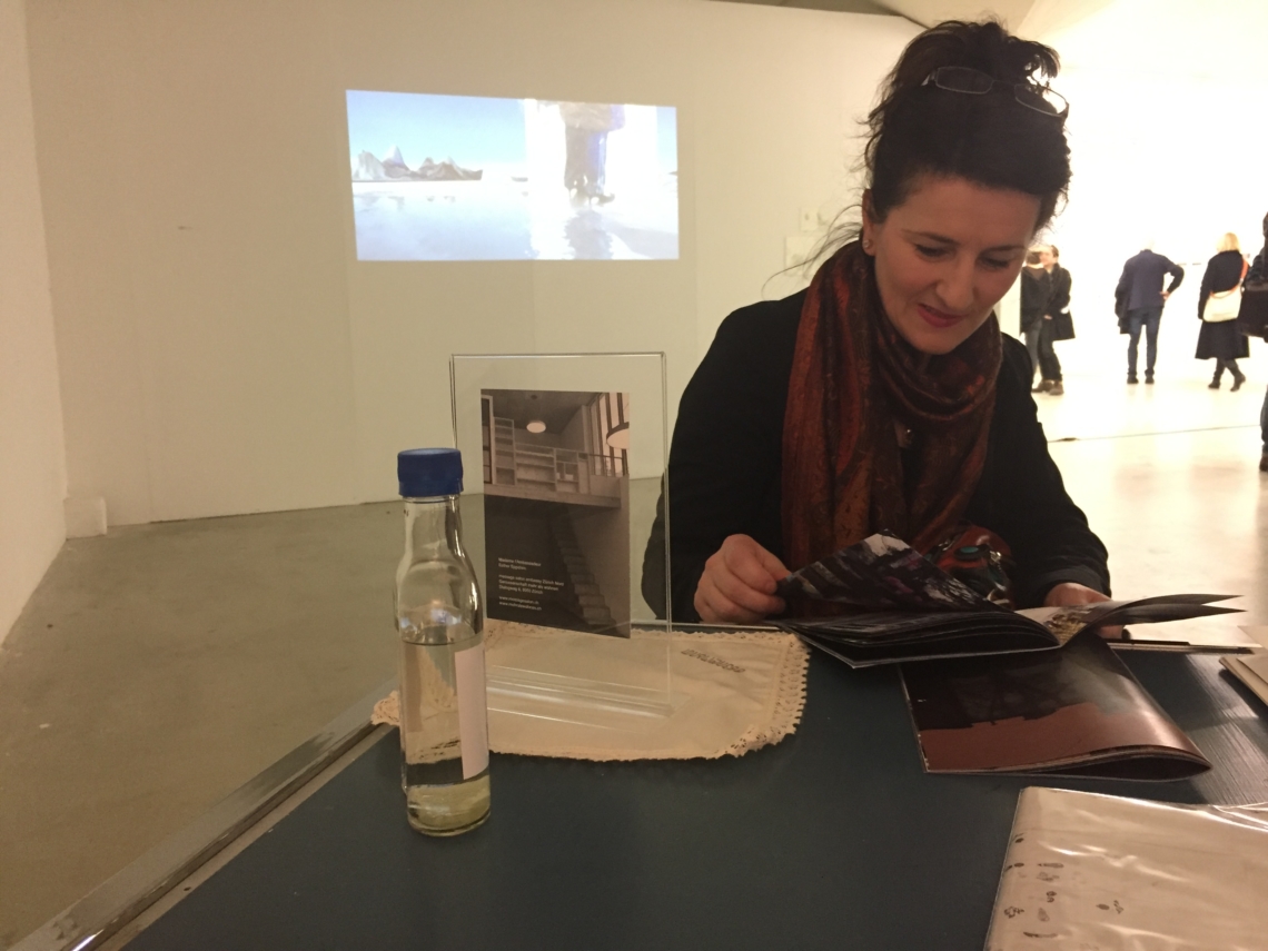 Madame l'Ambassadeur in service, a giorgian client