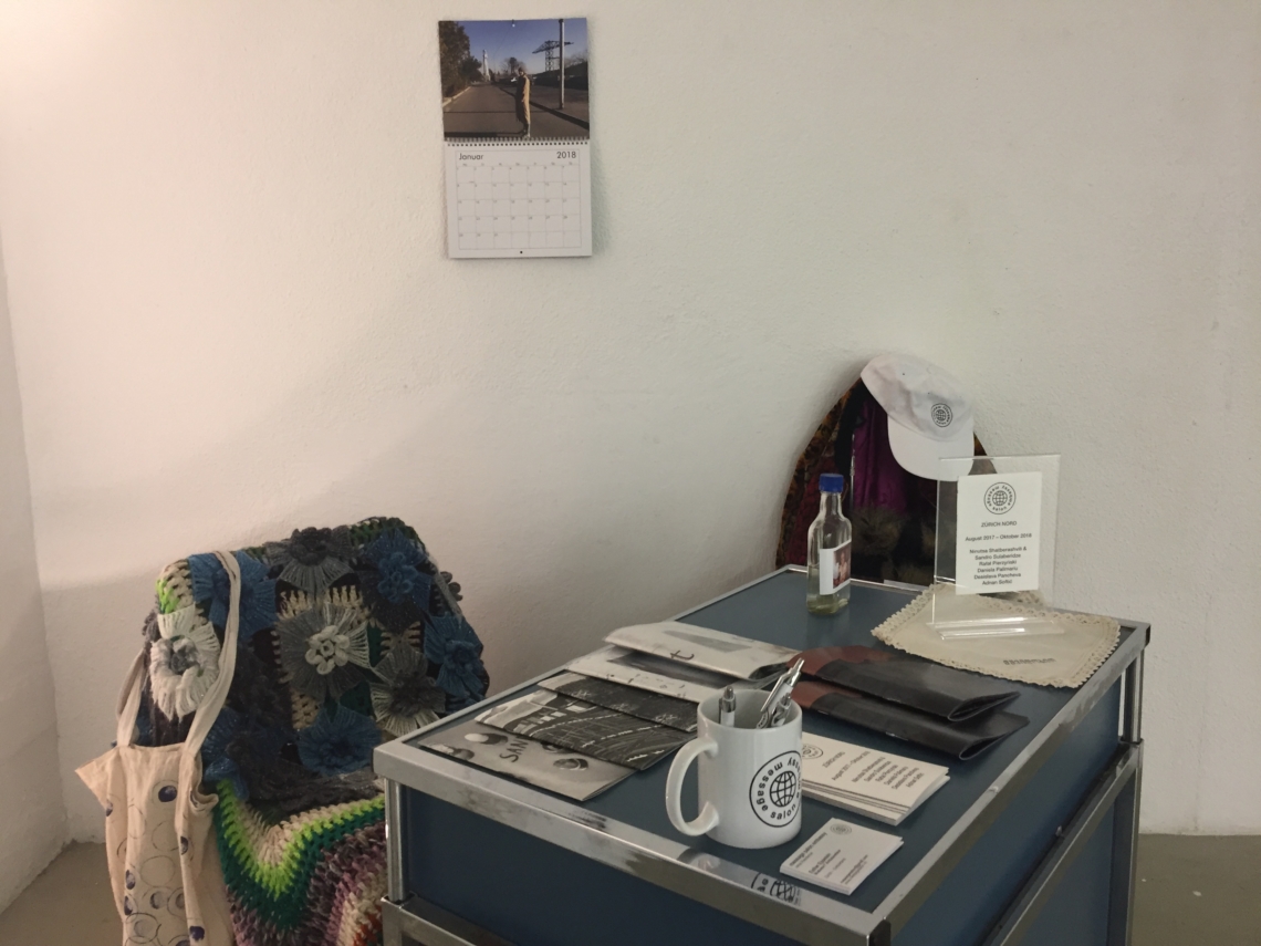 Madame l'Ambassadeurs desk