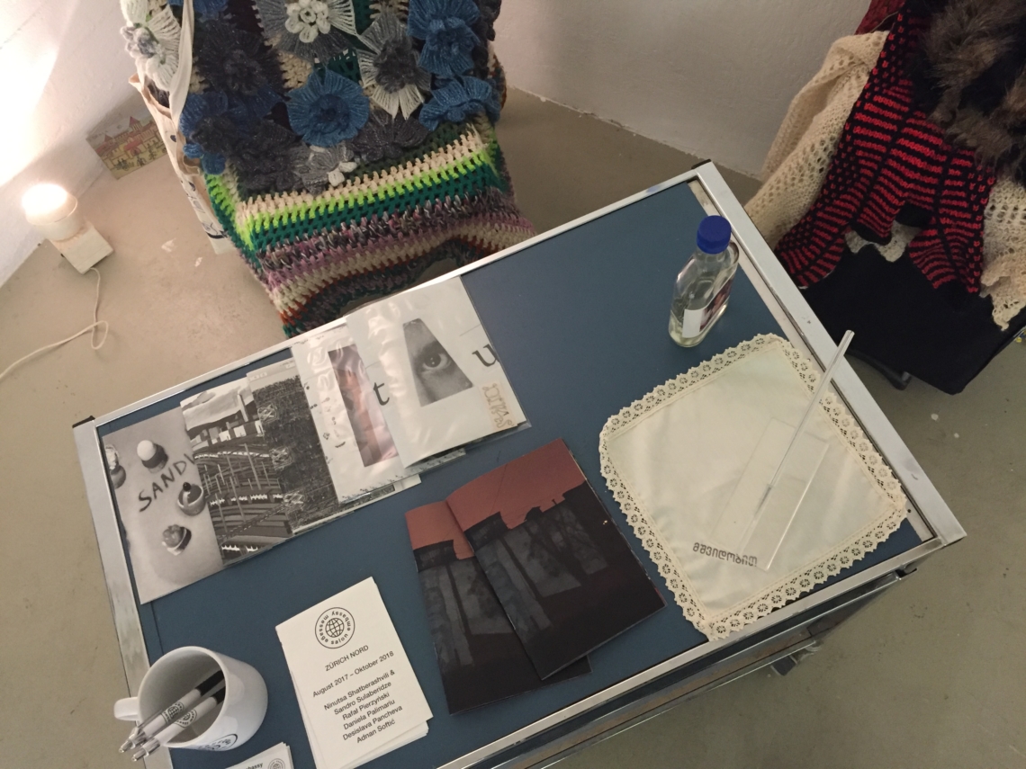 Madame l'Ambassadeurs desk