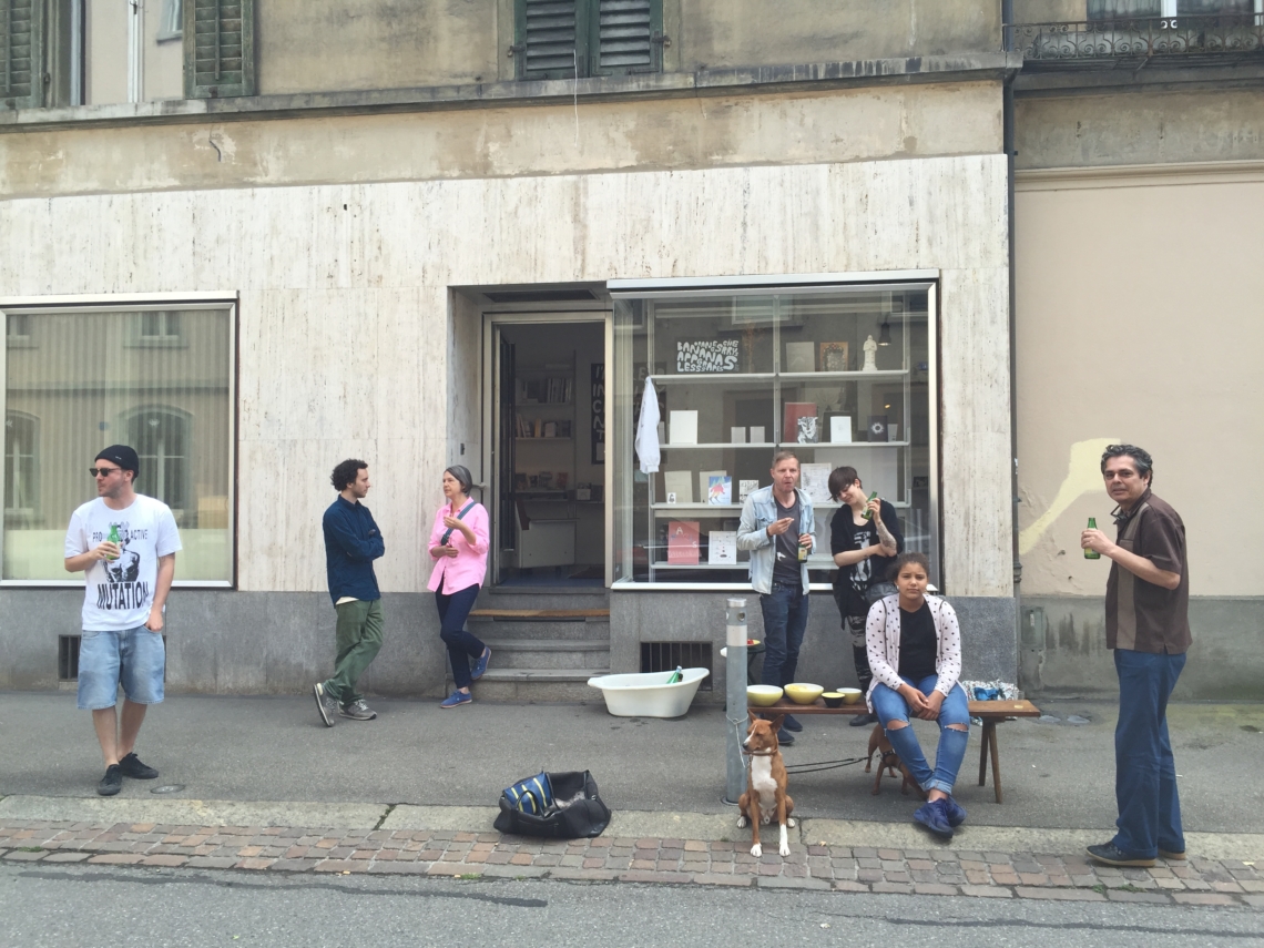 Esther Eppstein signiert bei Nieves