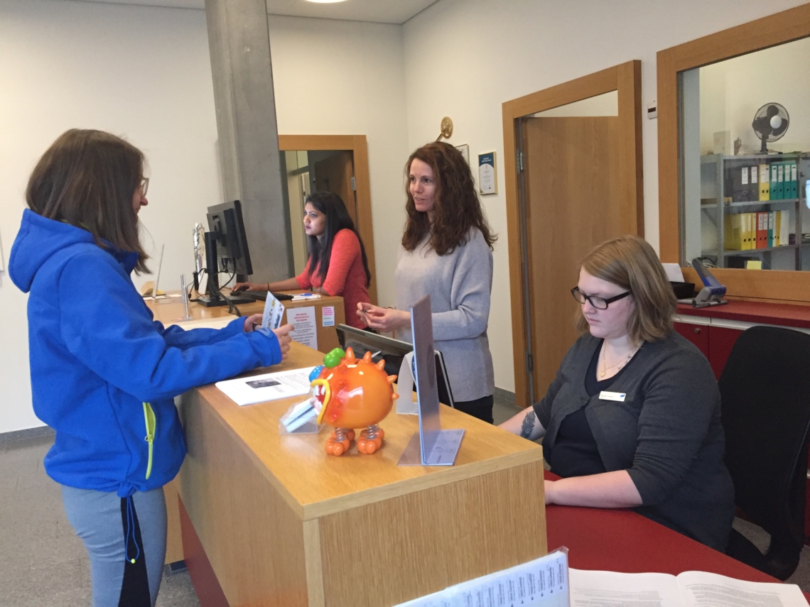 Daniela, check in at the housing reception of mehr als wohnen