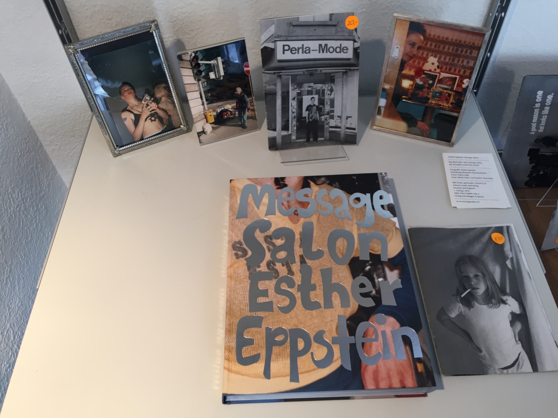 Esther Eppstein signiert bei Nieves