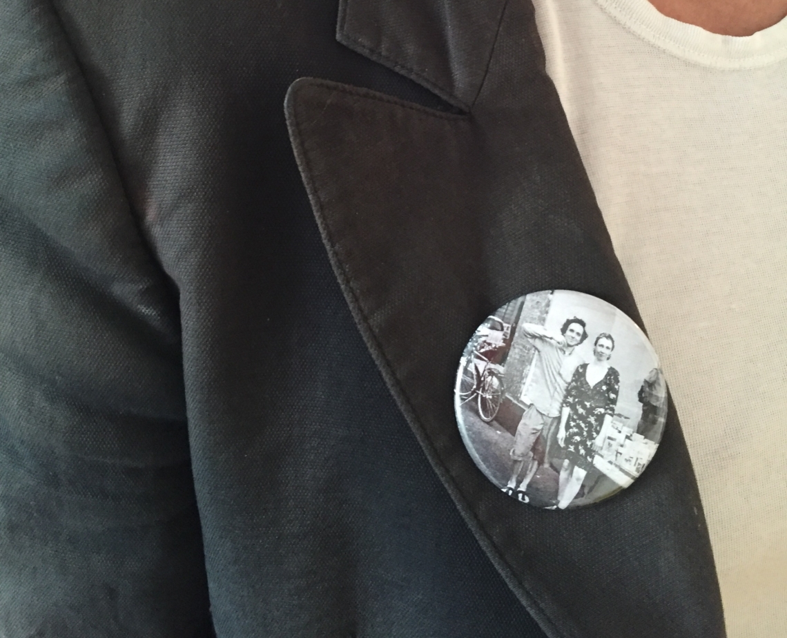 Souvenirs: message salon Pin