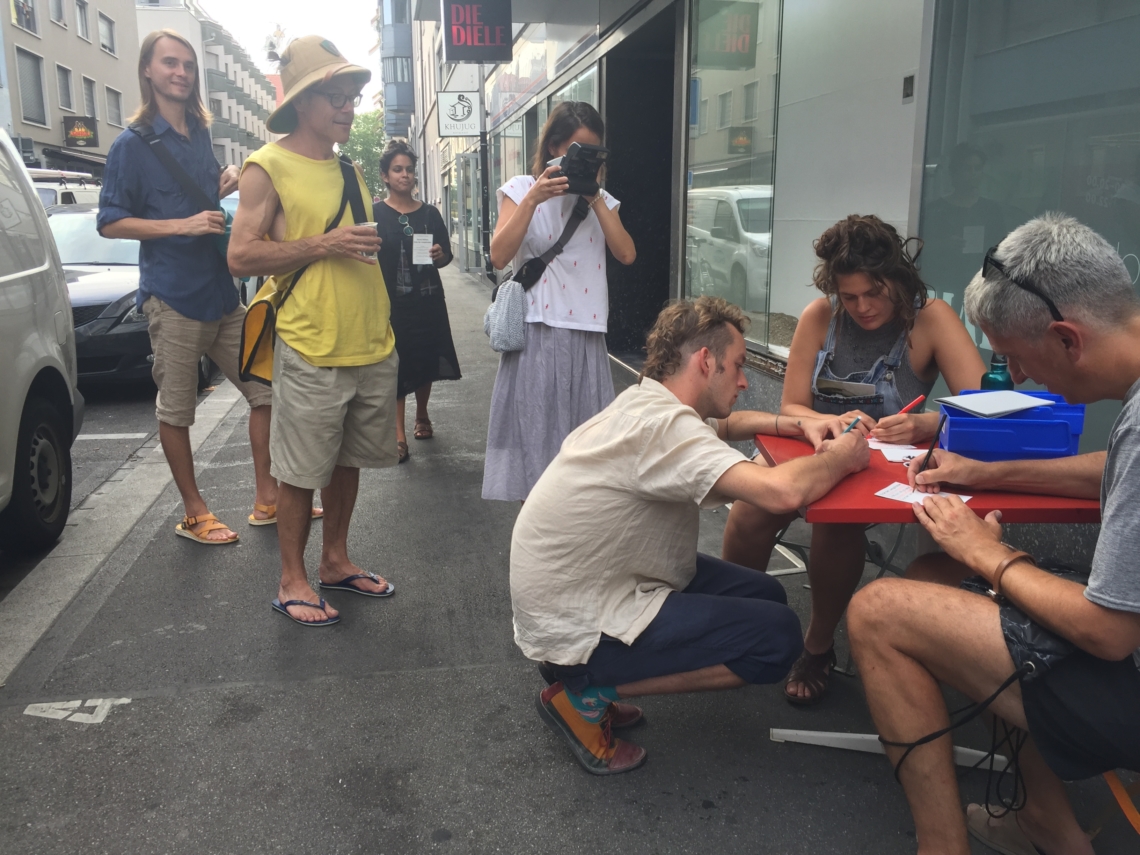 Vernissage Gorod Ustinov Erde der Langstrasse