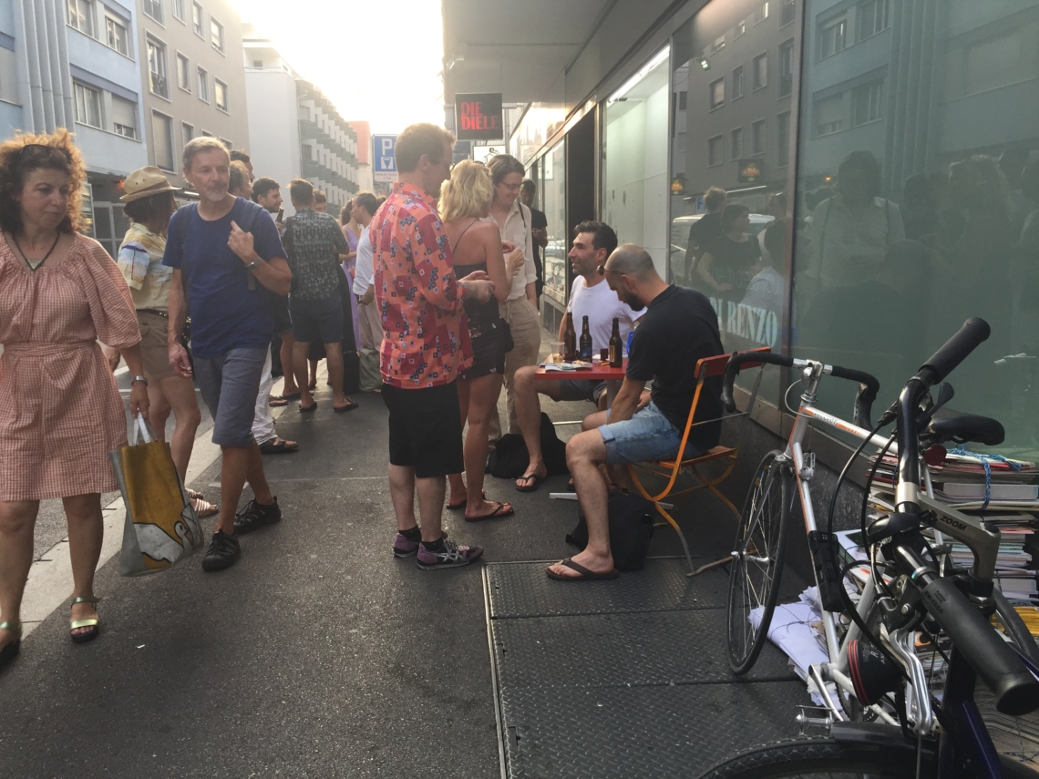 Vernissage Gorod Ustinov Erde der Langstrasse