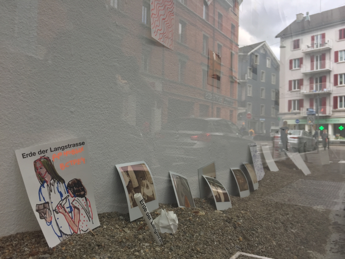 Gorod Ustinov, Erde Der Langstrasse, Installation