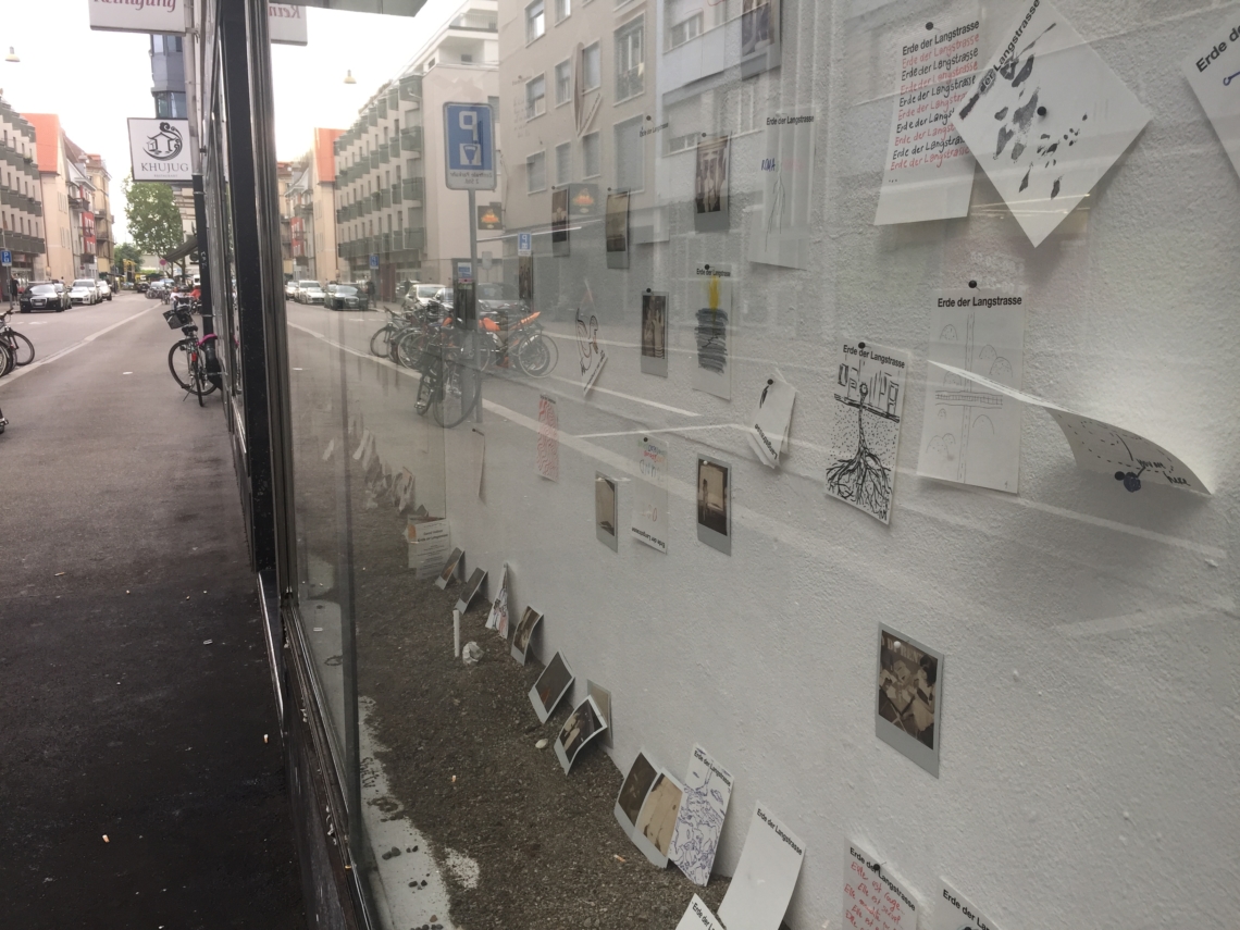 Gorod Ustinov, Erde Der Langstrasse, Installation